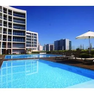 Appartement Charming With Terrace And Pool In, Lissabon